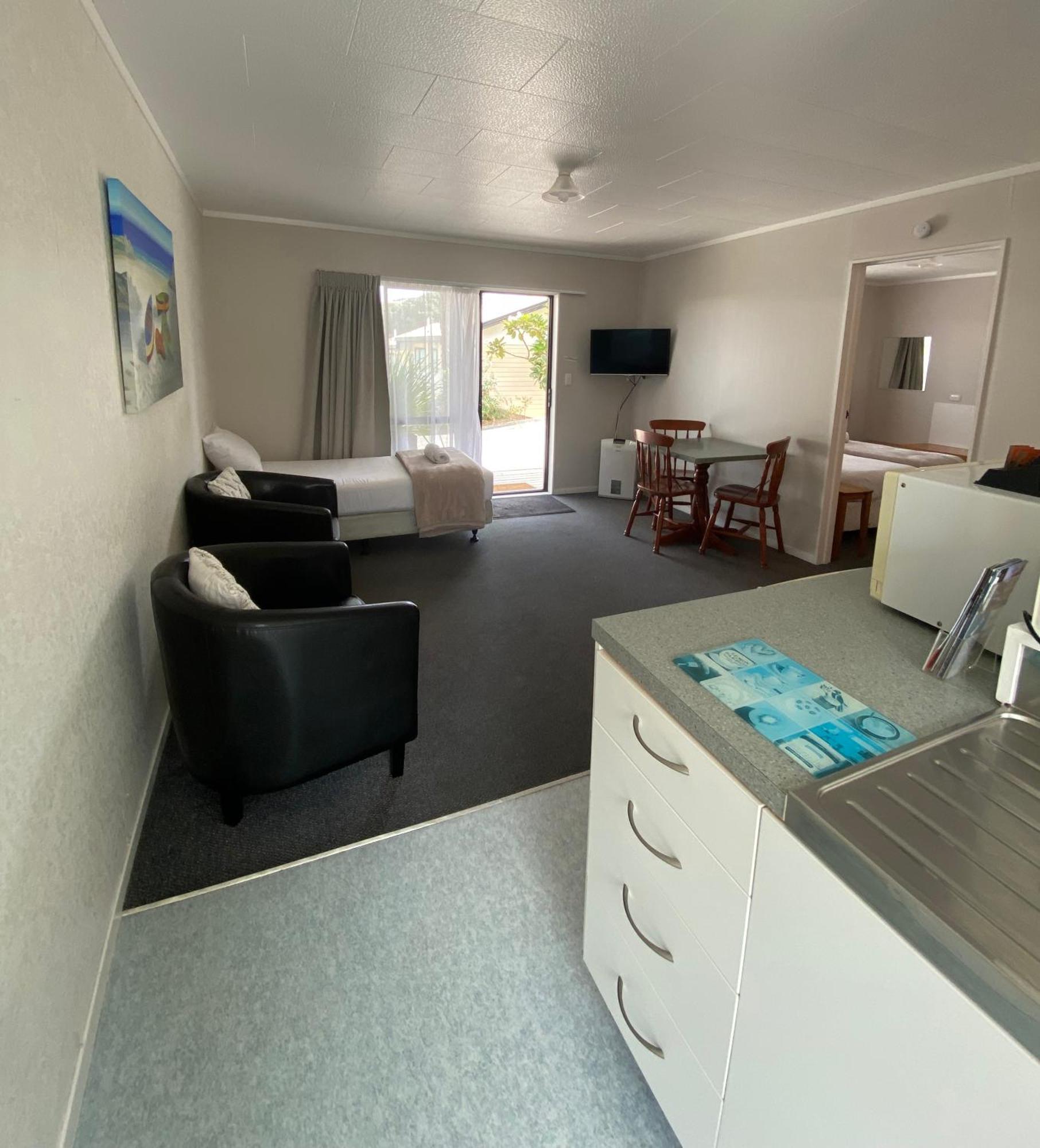 Opononi Lighthouse Motel Bagian luar foto